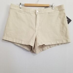 NWT Ava & Viv Beige High Rise Smart Shorts Size 18